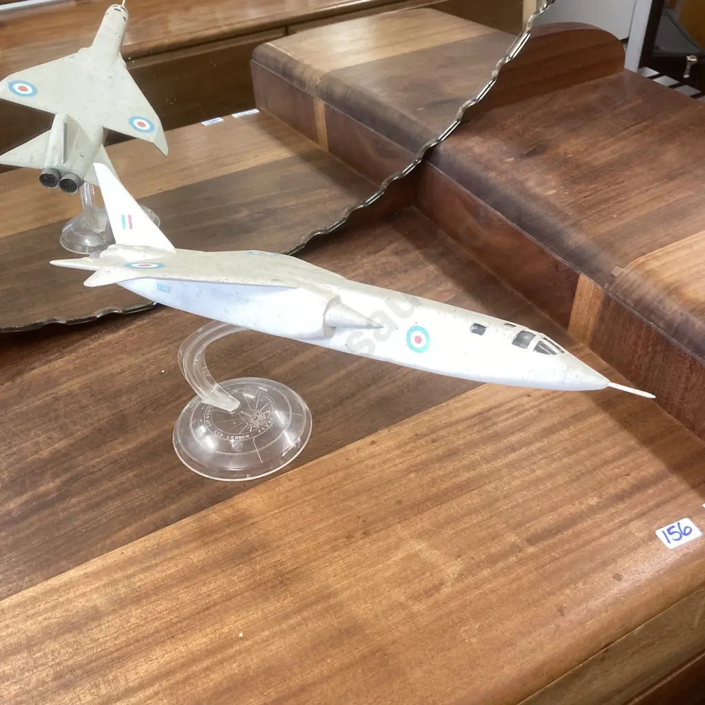 Model XR220 On Stand, 35 x 15cm Image 1++