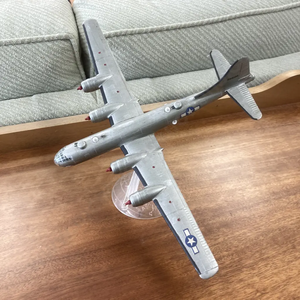 Models Boeing B-29 Superfortress On Stand, 25 x 35cm & Bristol 192 Belvedere, 22 x 21cm (AF) Image 1++