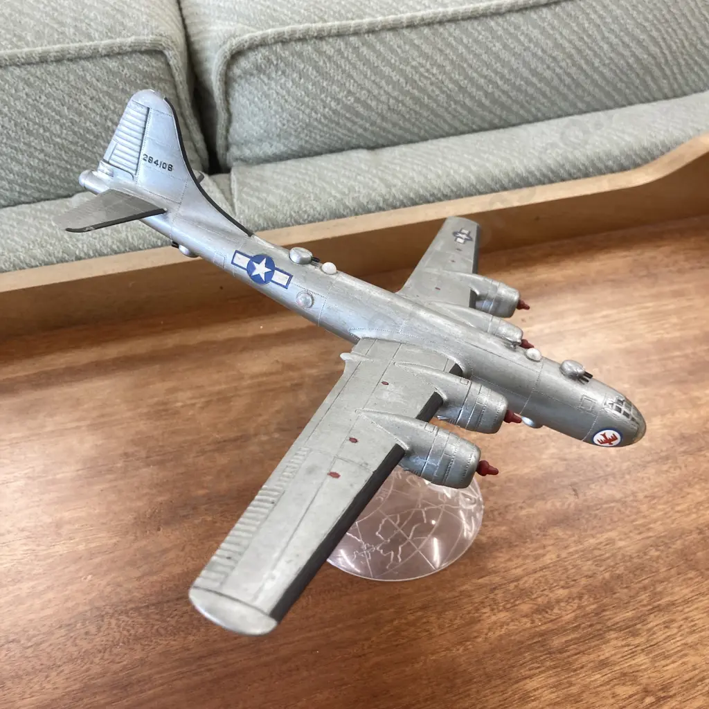 Models Boeing B-29 Superfortress On Stand, 25 x 35cm & Bristol 192 Belvedere, 22 x 21cm (AF) Image 1++