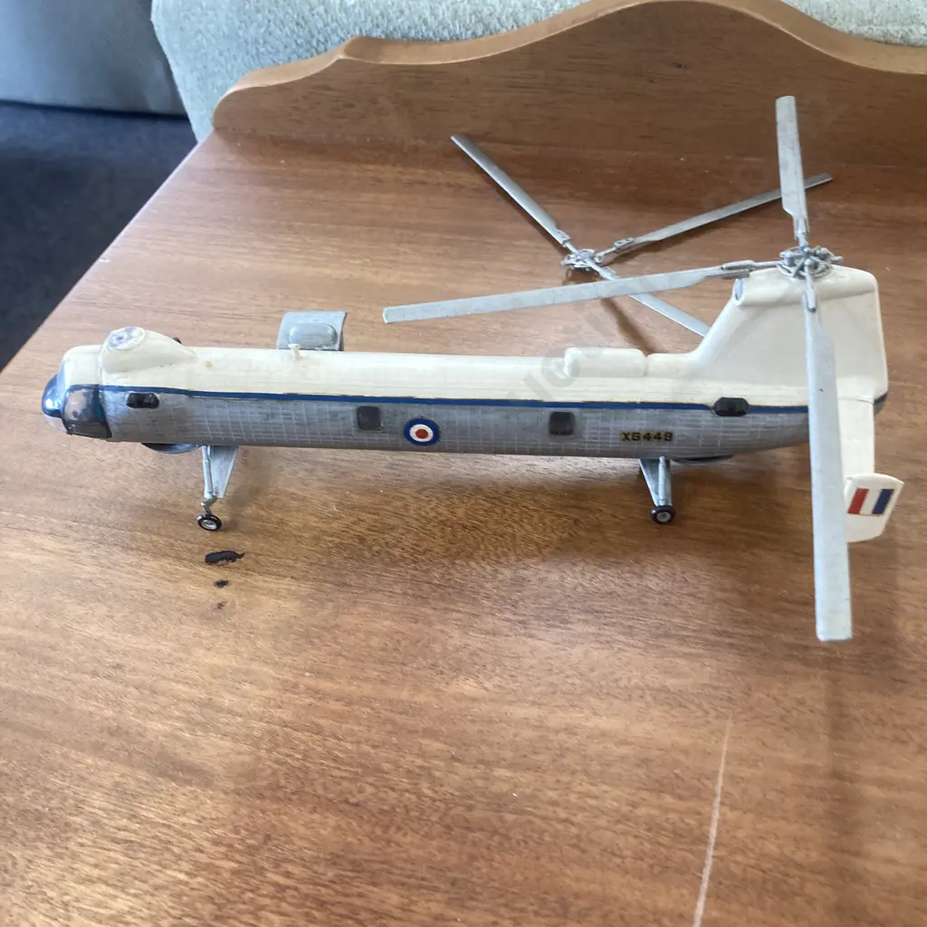 Models Boeing B-29 Superfortress On Stand, 25 x 35cm & Bristol 192 Belvedere, 22 x 21cm (AF) Image 1++