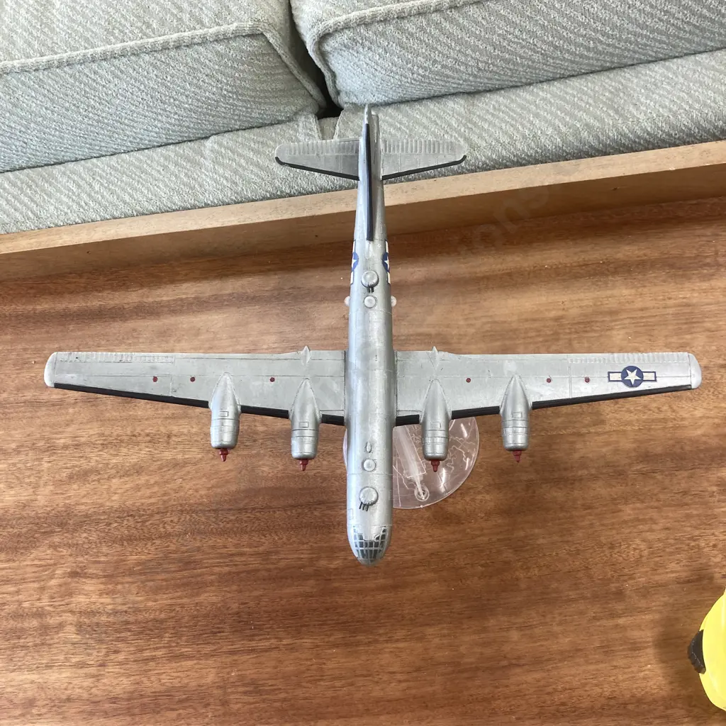 Models Boeing B-29 Superfortress On Stand, 25 x 35cm & Bristol 192 Belvedere, 22 x 21cm (AF) Image 1++