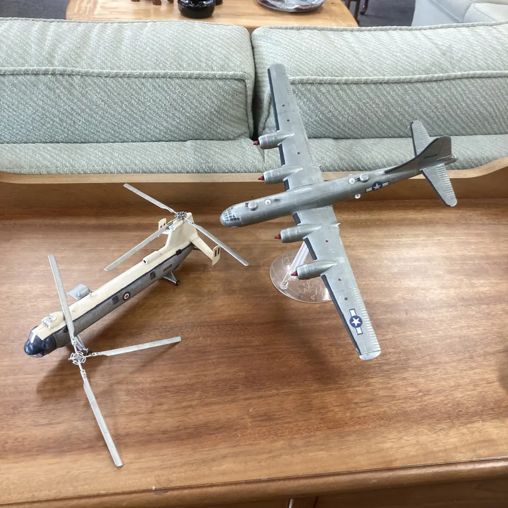 Models Boeing B-29 Superfortress On Stand, 25 x 35cm & Bristol 192 Belvedere, 22 x 21cm (AF) Image 1++