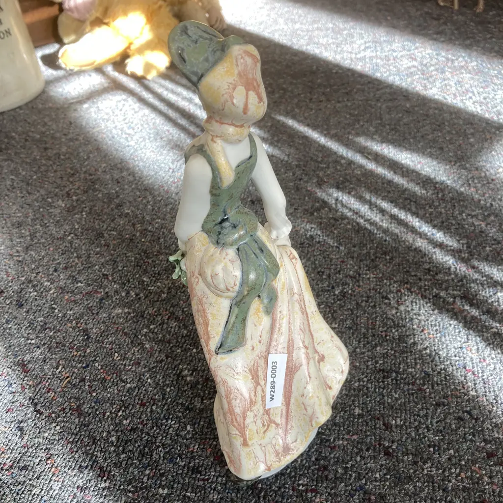 Vintage Porcelain Artistica Levantint Figurine, Lady With a Bouquet Of Flowers, H25.5cm Image 1++