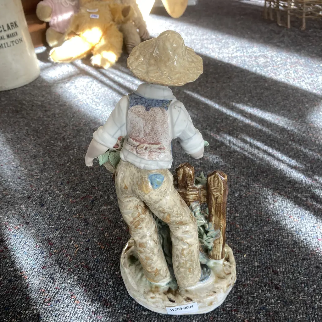 Vintage Porcelain Artistica Levantint Figurine, Man With Flower Basket & Fence, 24 x 14cm Image 1++