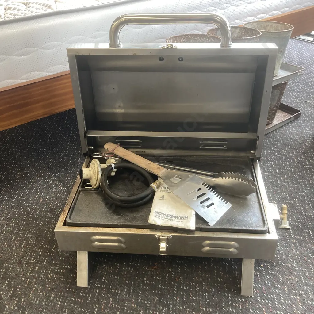 Meteor GB 1061 Portable Gas BBQ With Tong Set Image 1++