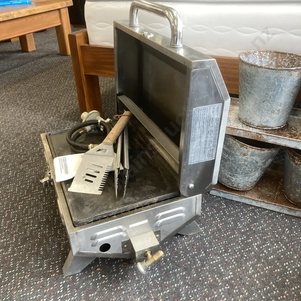 Meteor GB 1061 Portable Gas BBQ With Tong Set Image 1++