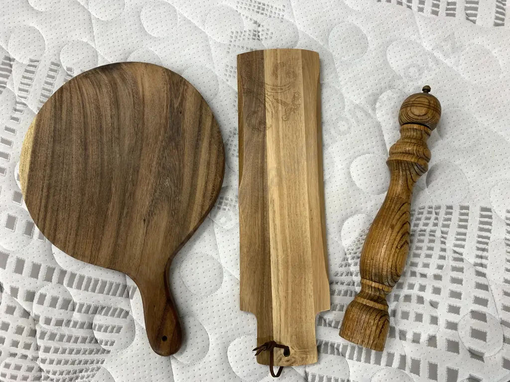 Round Serving Board, Acacia Board & Oak Pepper Grinder, H39cm Image 1++