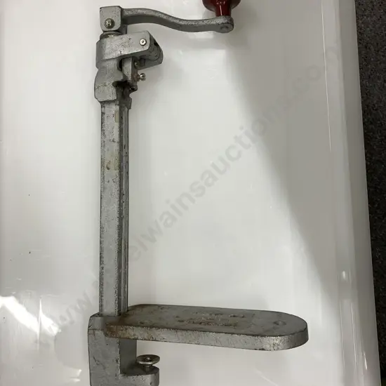 Bonzer (England) Commercial Can Opener