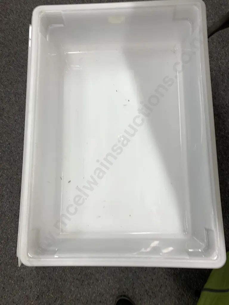 Lot of 3 White Plastic Lidded Food Storage Boxes, Polycarbonate H16 L65 W45 Image 1++