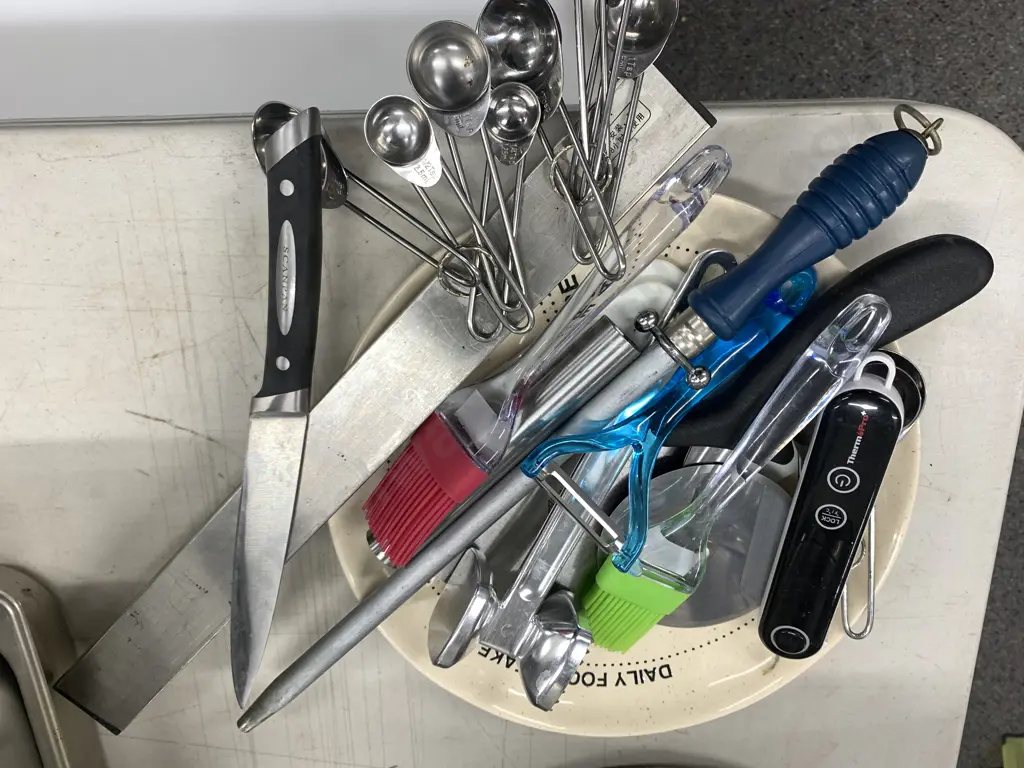 Pizza Plate, Cutters, Sharpening Steel, Magnetic Knife Rack Etc Image 1++