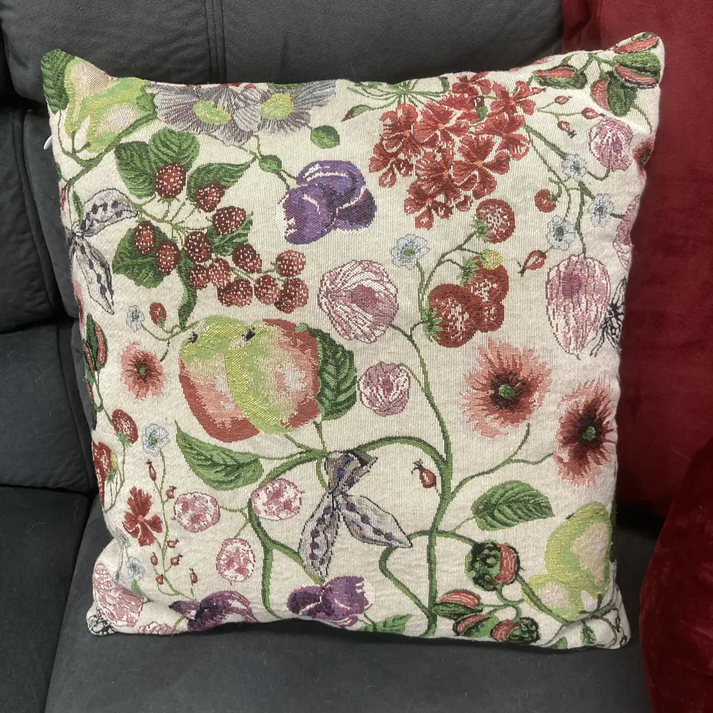 Cushions x 5, Assorted Burgundy & Floral Image 1++