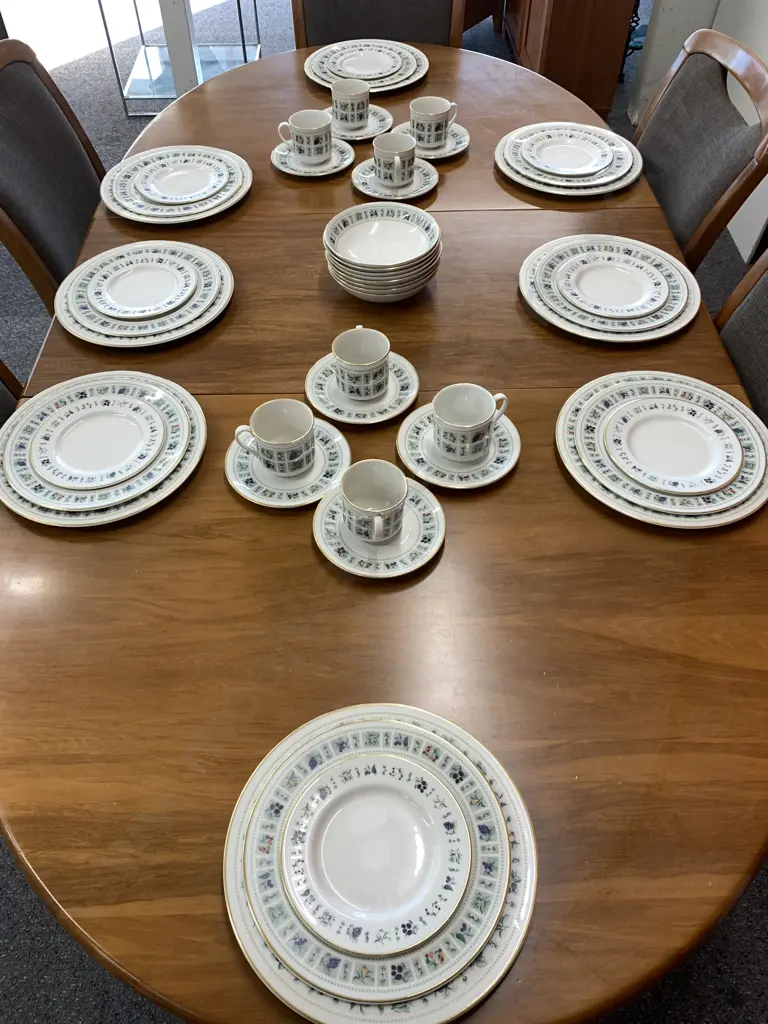 Royal Doulton 'Tapestry' TC1024 Dinnerset, 8 Piece Setting Image 1++