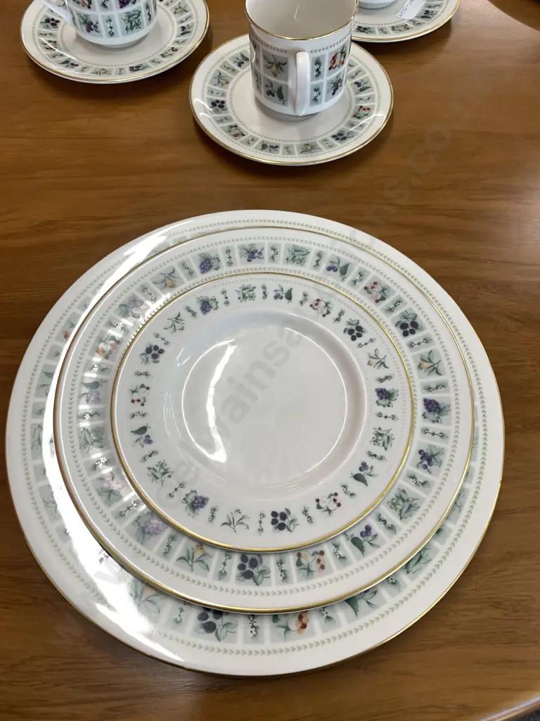 Royal Doulton 'Tapestry' TC1024 Dinnerset, 8 Piece Setting Image 1++