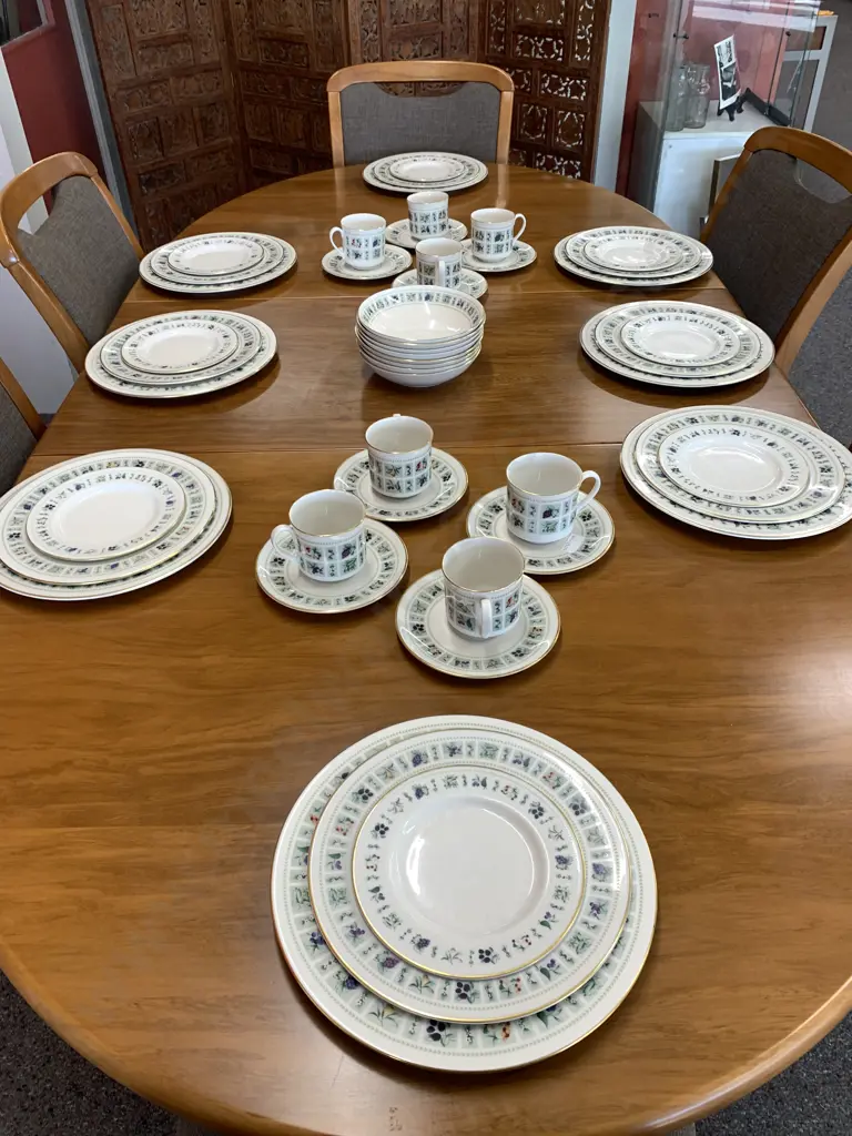 Royal Doulton 'Tapestry' TC1024 Dinnerset, 8 Piece Setting Image 1++