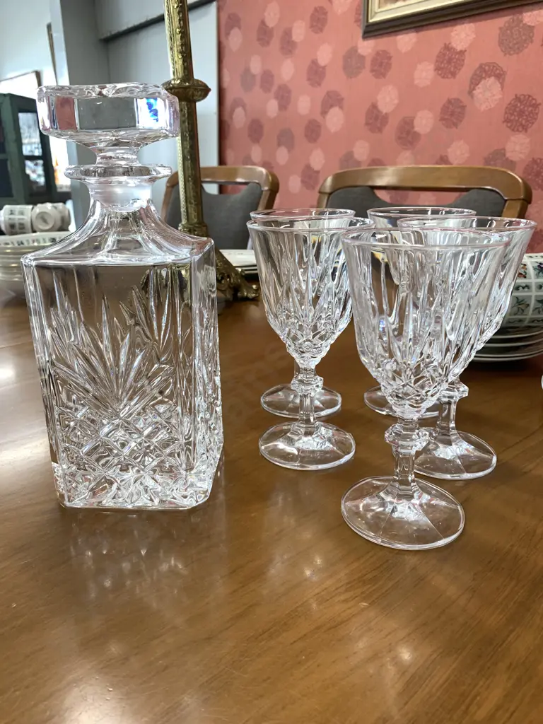 Vintage Crystal Decanter & Five Crystal Wine Glasses af Image 1++