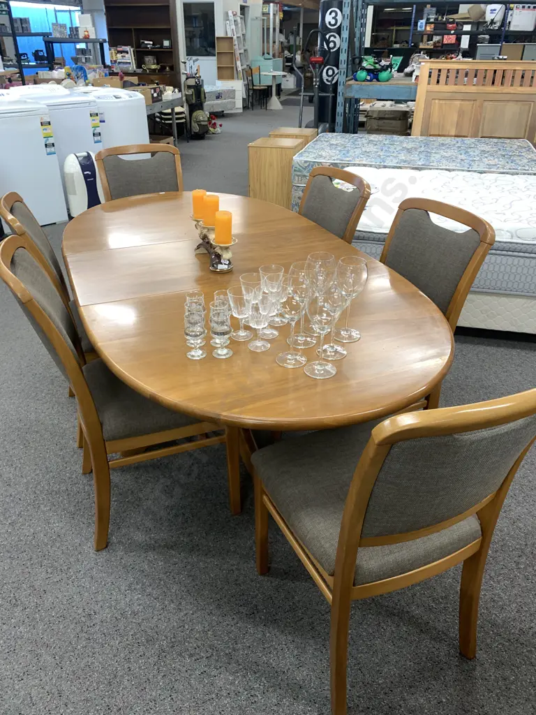 Danske Mobler Solid Rimu Oval Extension Dining Table & 6 Chairs With a Brown / Grey Fleck Upholstery, 150x100 (196 Ext) Image 1++