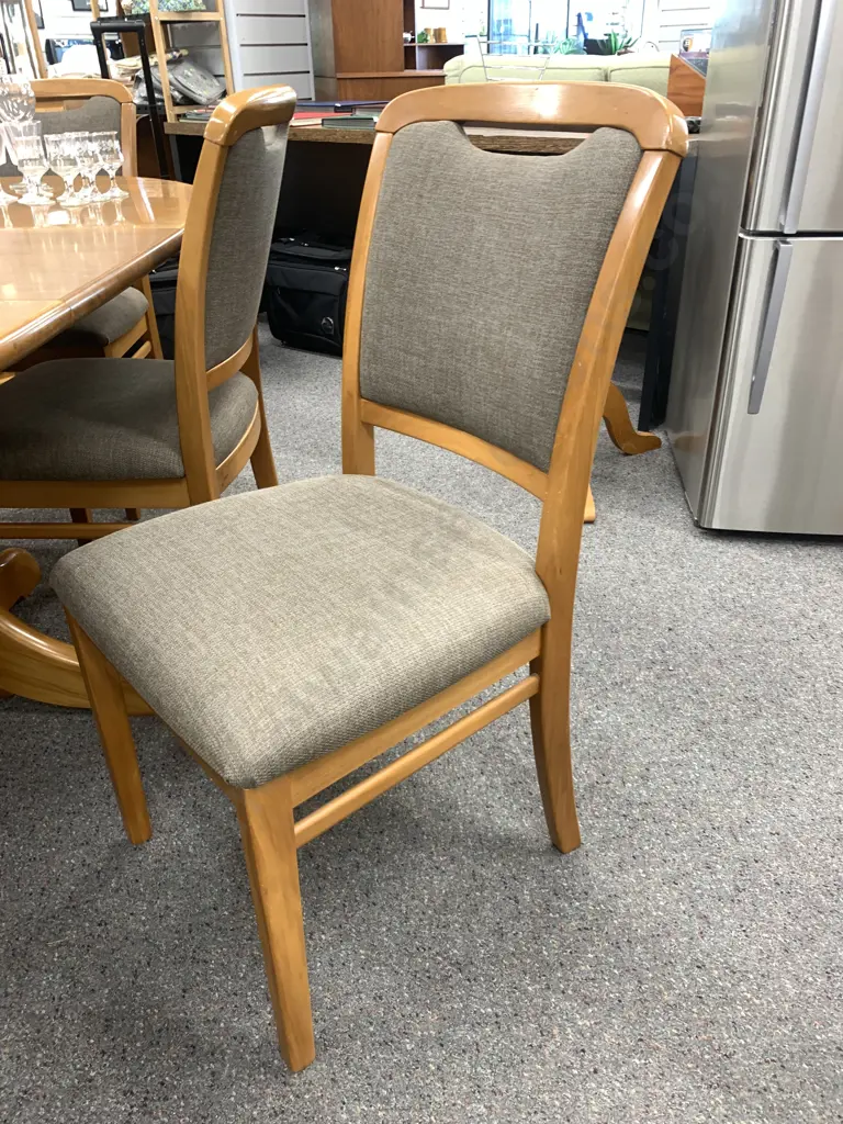 Danske Mobler Solid Rimu Oval Extension Dining Table & 6 Chairs With a Brown / Grey Fleck Upholstery, 150x100 (196 Ext) Image 1++