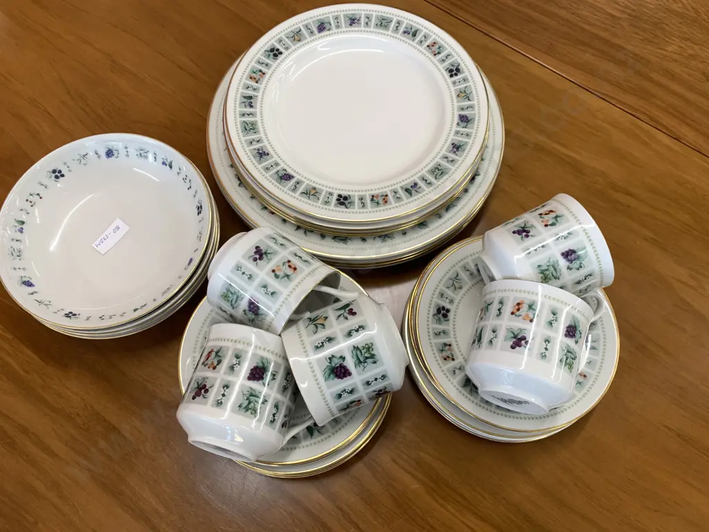 Royal Doulton 'Tapestry' TC1024 Dinner Ware Items TC1024 Twenty Eight Pieces Image 1++