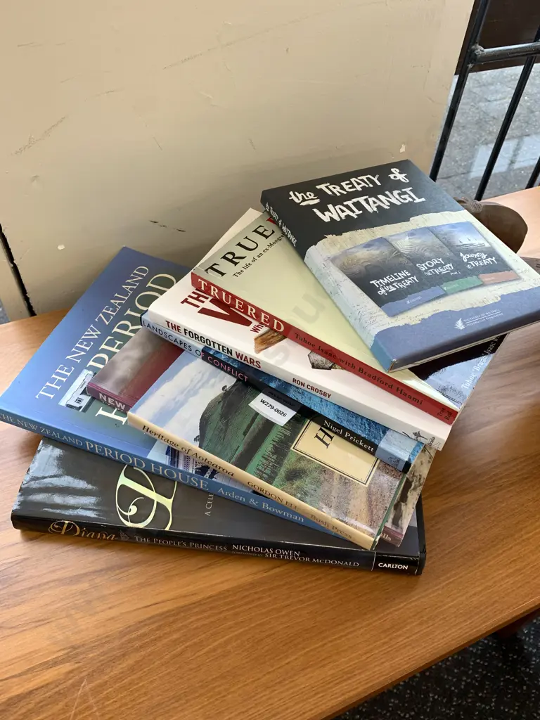 Coffee Table Books x 8, True Red, Musket Wars, Treaty Etc Image 1++