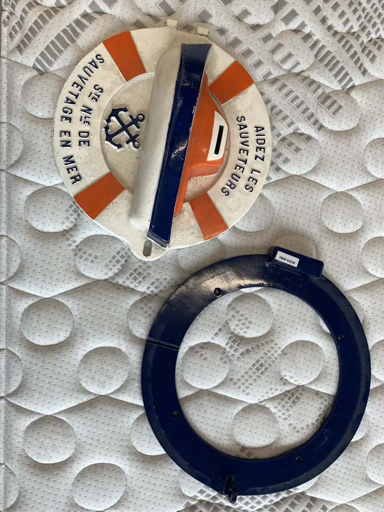 'Aidez Les Sauveteurs' Wall Hung Steel Donation Box, Dia34cm Image 1++