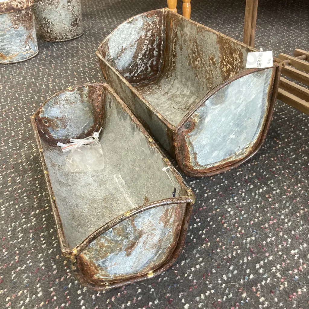 Set Of 2 Rustic Wall Hanging Planter, Item Number 5610 Image 1++