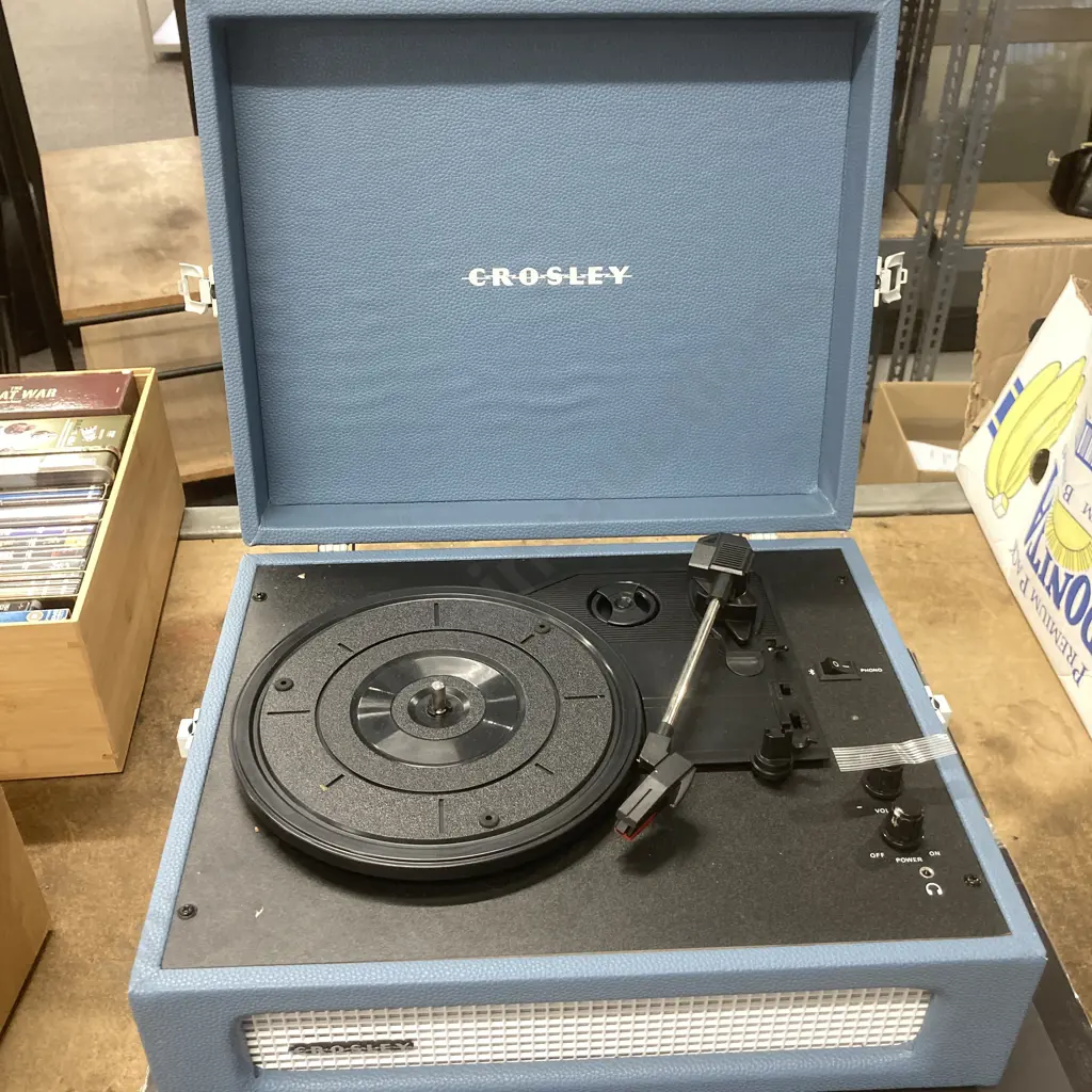Crosley Voyager 3-Speed Portable Turntable, Blue Tooth, Blue & White Colour, Manual & Box Image 1++