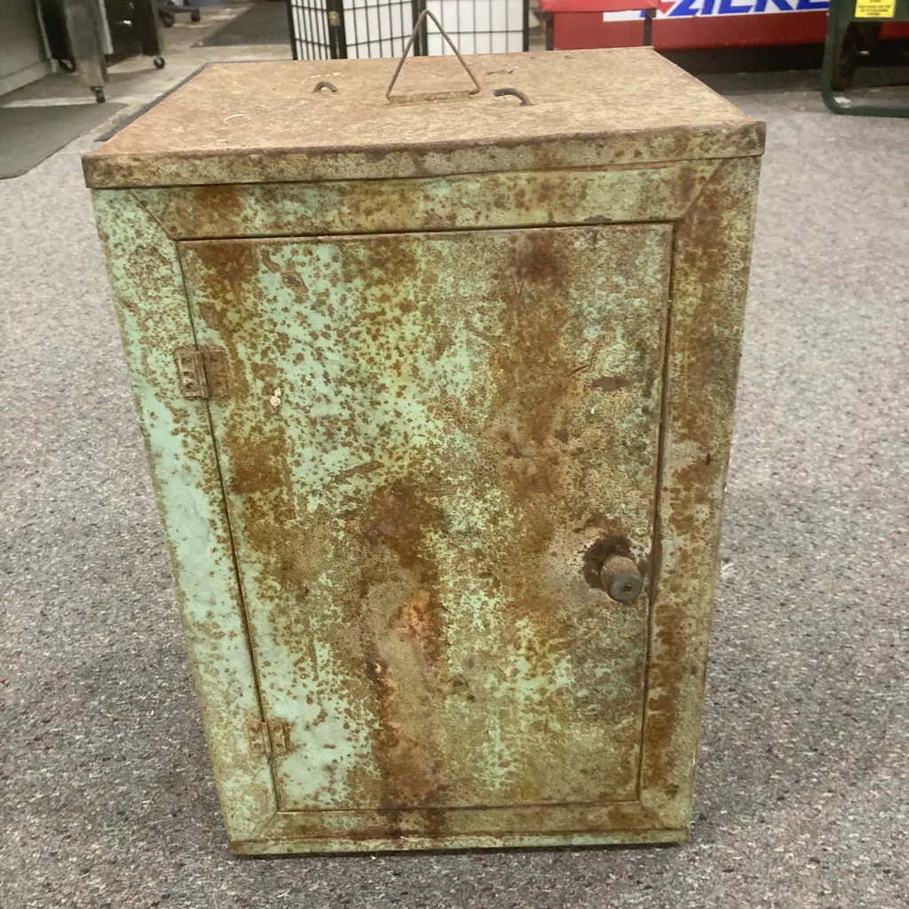 Vintage Antique Metal Meat Safe, H49.5 W32.5 D29.5cm Image 1++