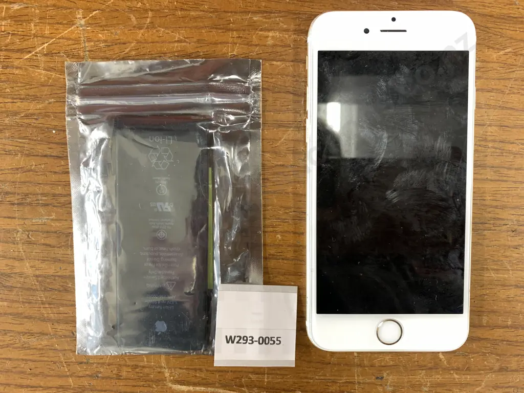 Apple iPhone Model A1586 & An iPhone 6s Replacement Battery Image 1++