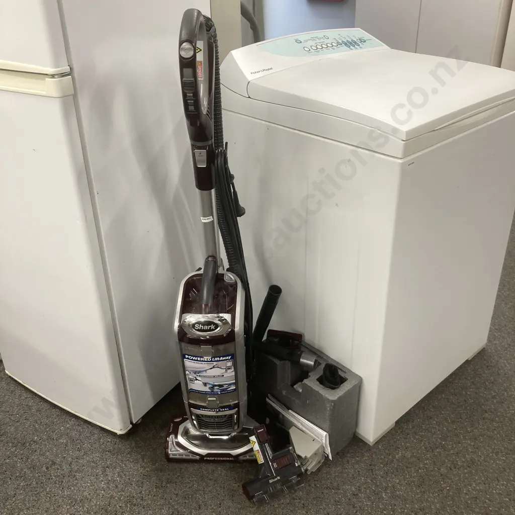 Shark Vacuum Cleaner With Accessories, Model NV750ANZ 31 Image 1++