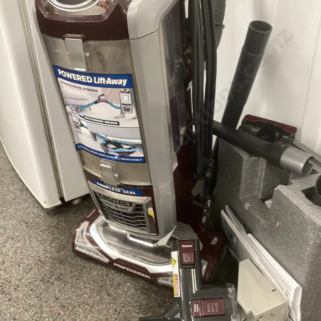 Shark Vacuum Cleaner With Accessories, Model NV750ANZ 31 Image 1++