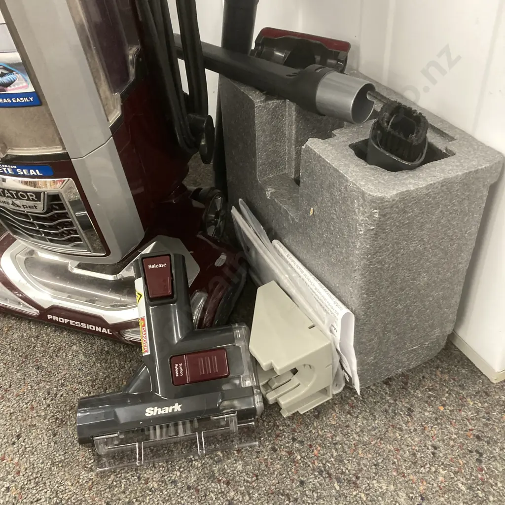 Shark Vacuum Cleaner With Accessories, Model NV750ANZ 31 Image 1++