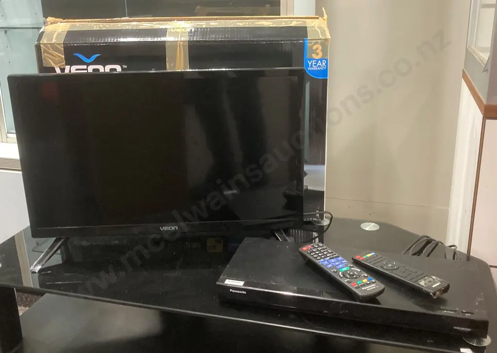 Veon 24" HD LED LCD TV & Panasonic DMR-HWT260 HDD Recorder With Remotes Image 1++