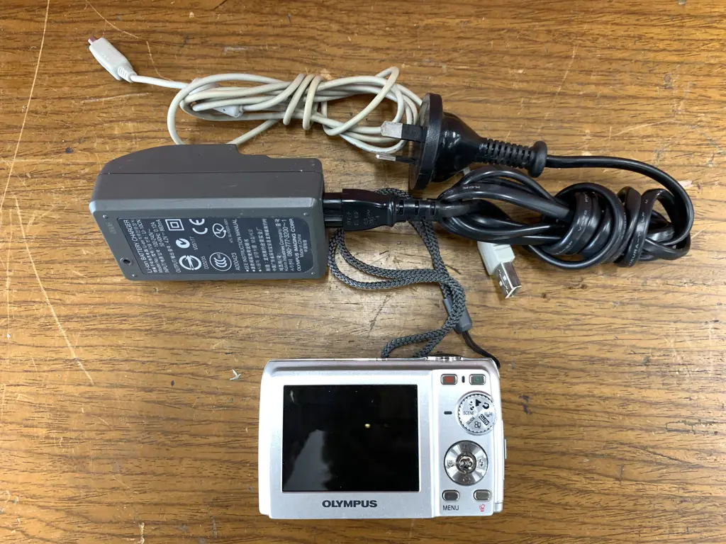 Olympus FE-200 6MP Digital Camera with Digital Image Stabilized 5x Optical Zoom, Charger & Lead Image 1++