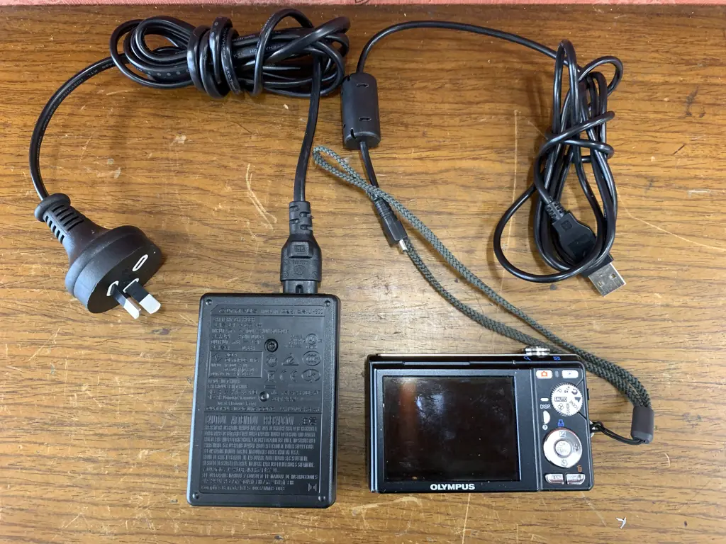 Olympus FE370 8MP Digital Camera with 5x Optical Dual Image Stabilized Zoom (Black), Charger & Lead Image 1++