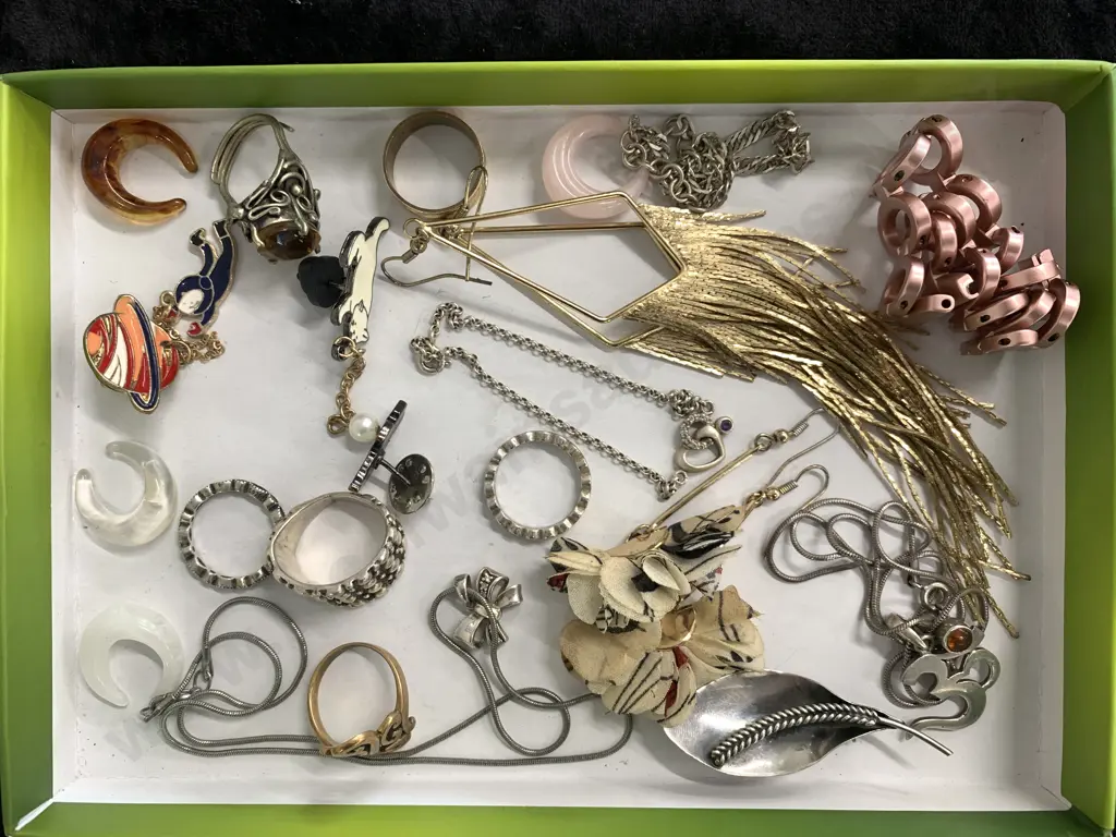 Selection of Jewellery, Some Stamped, S/S & 9ct Image 1++