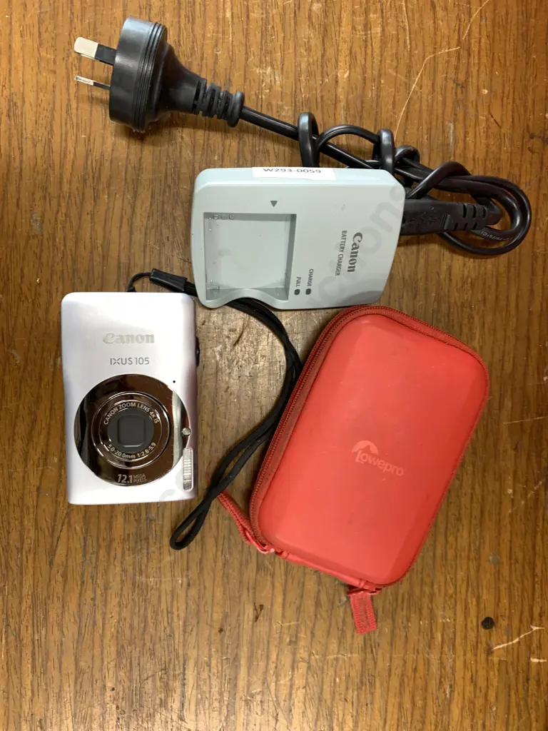 Canon IXUS 105 IS 12.1MP Digital Camera With Charger & Red Lowepro Case Image 1++