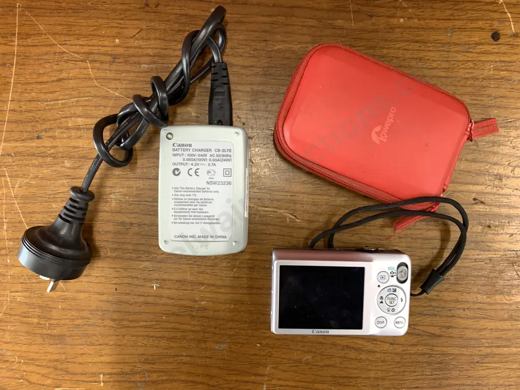 Canon IXUS 105 IS 12.1MP Digital Camera With Charger & Red Lowepro Case Image 1++