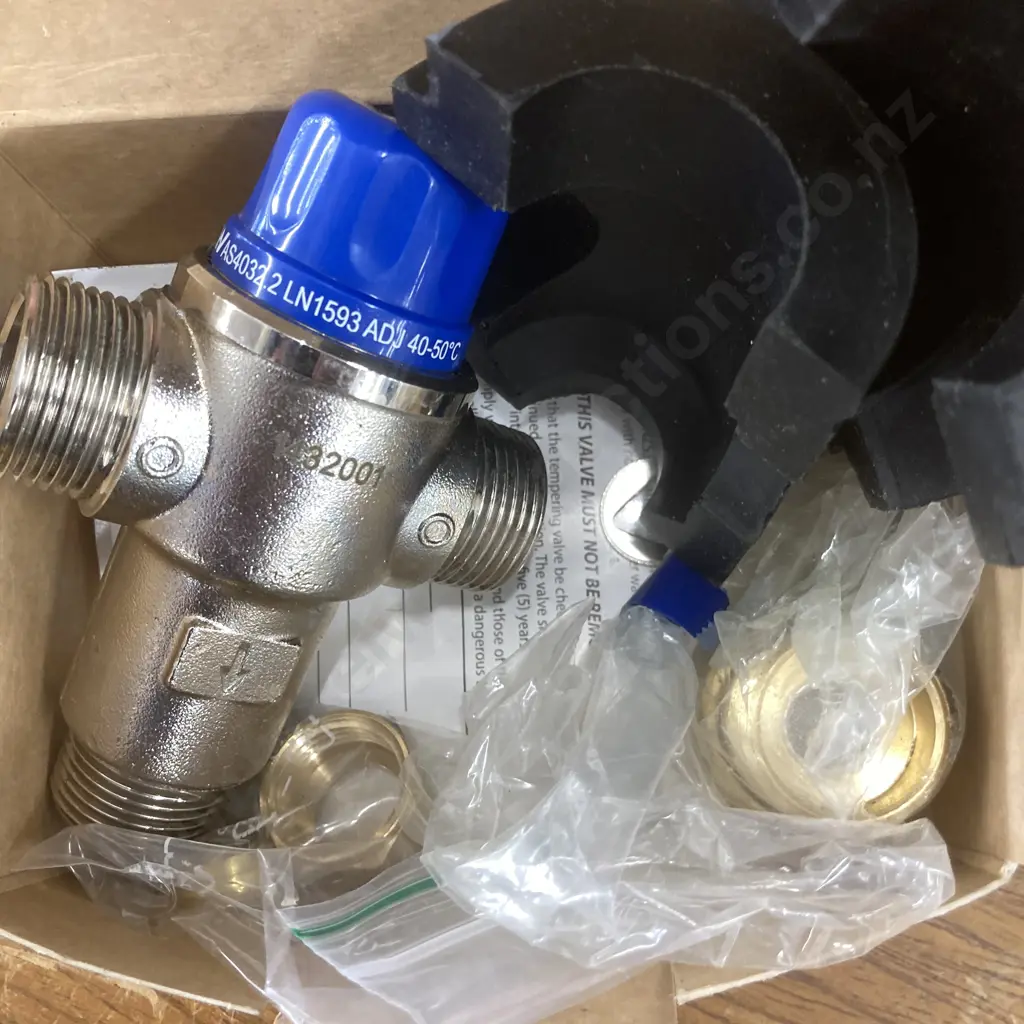 RMC HeatGuard 20 Tempering Valve, Blue Cap, 20mm Compression Fitting Image 1++