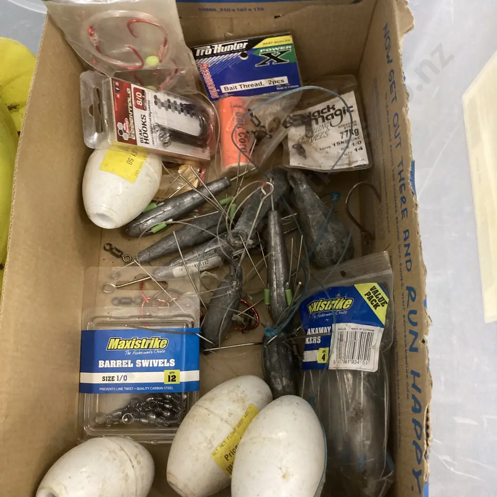 Clear Bin Plastic Berley Pot, Titanline 100lb Blue Line, Handline, Hooks, Sinkers, Swivels Etc Image 1++