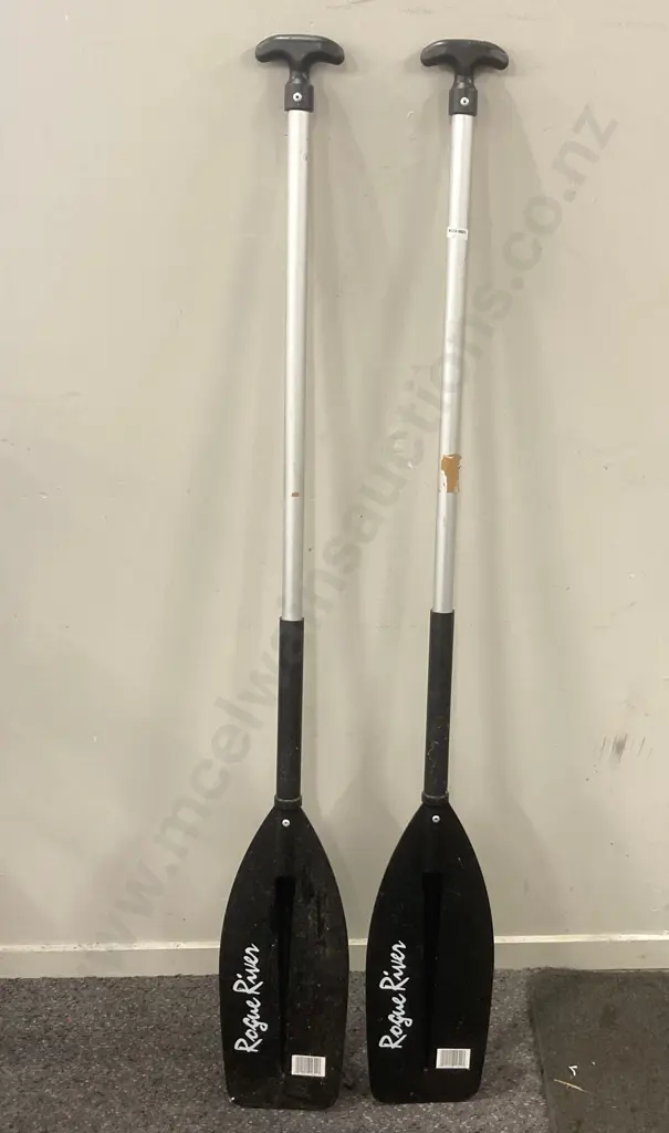 Pair of Rogue River Paddles L137cm Image 1++