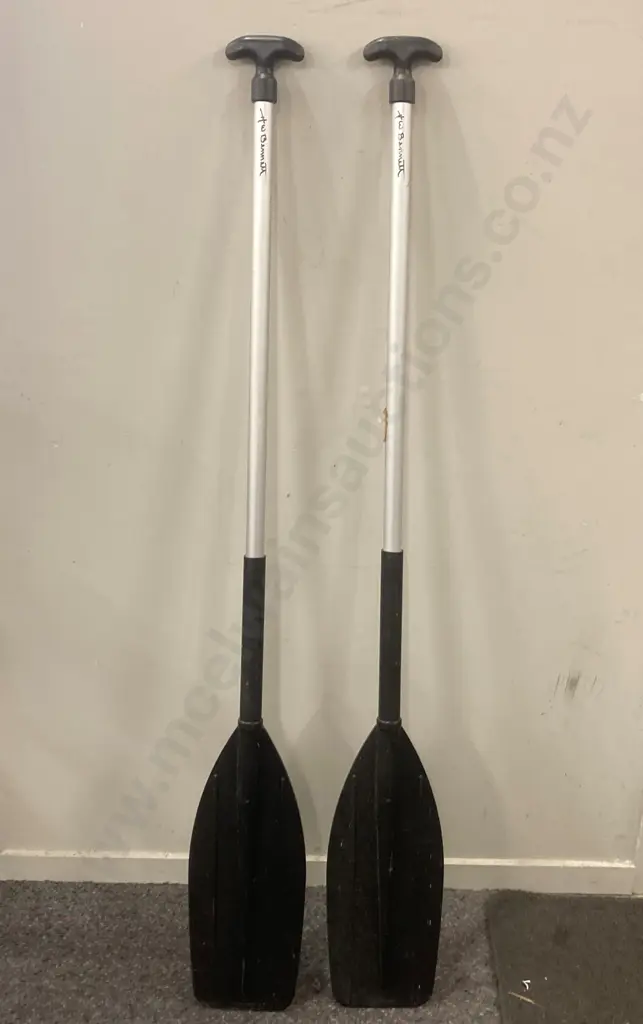 Pair of Rogue River Paddles L137cm Image 1++