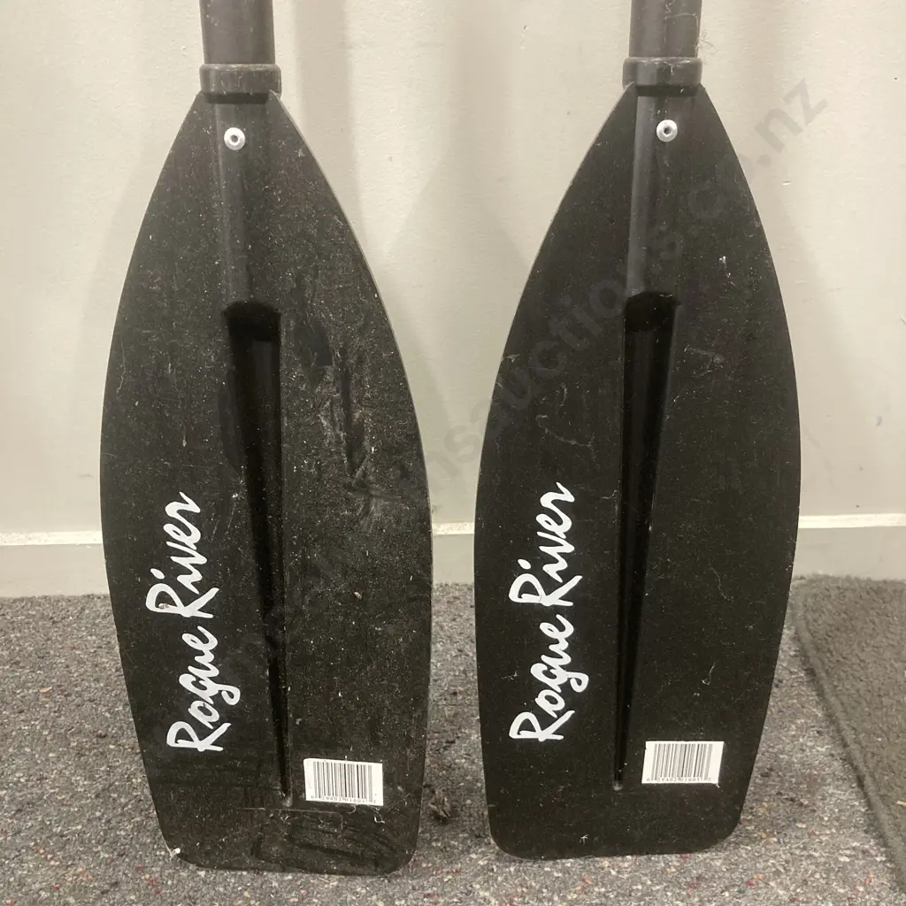 Pair of Rogue River Paddles L137cm Image 1++