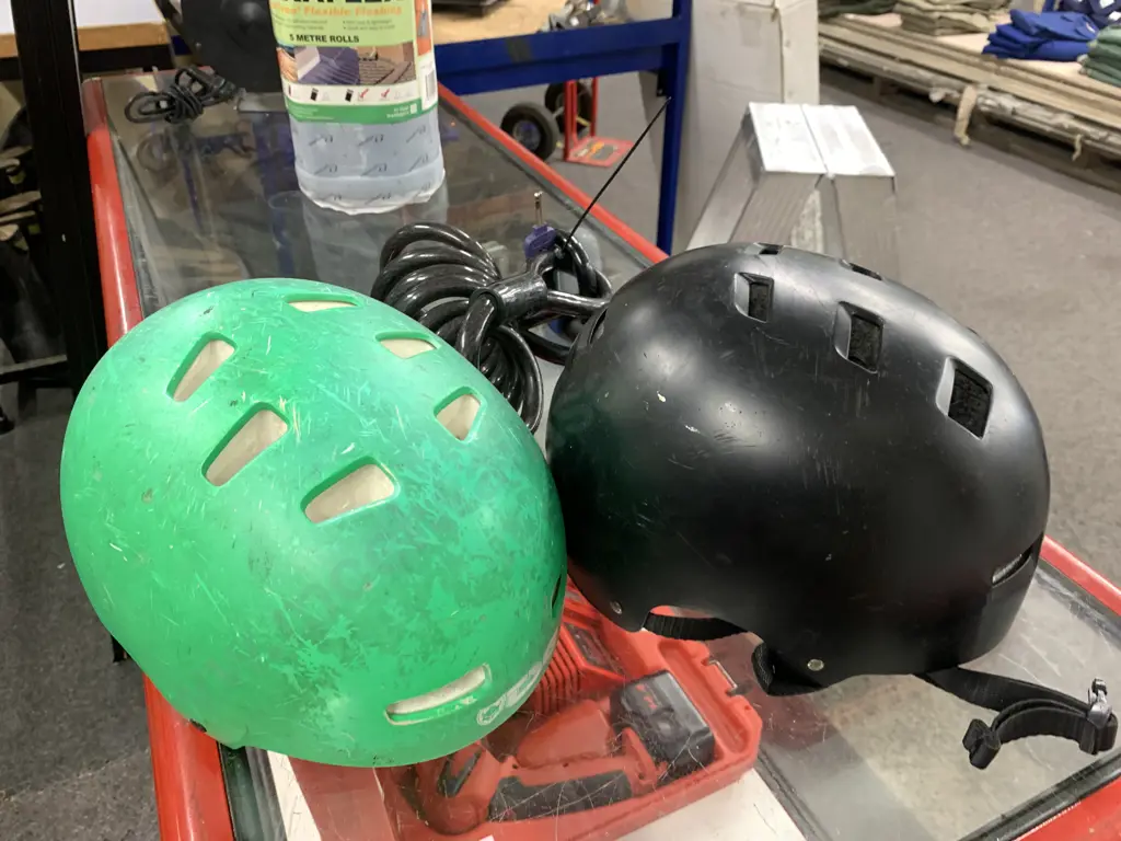 Oxford Heavy Duty Bike Lock & Green & Black Skate Helmets Image 1++