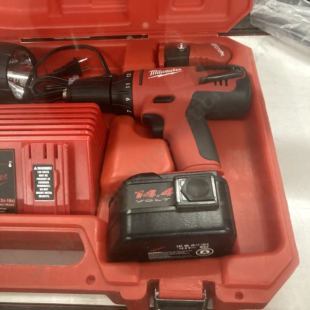 Milwaukee 14.4V 13mm Drill/Driver & Flashlight Kit With Charger, 2 Batteries, Manuals & Case (Needs NZ Plug Adapter) Image 1++