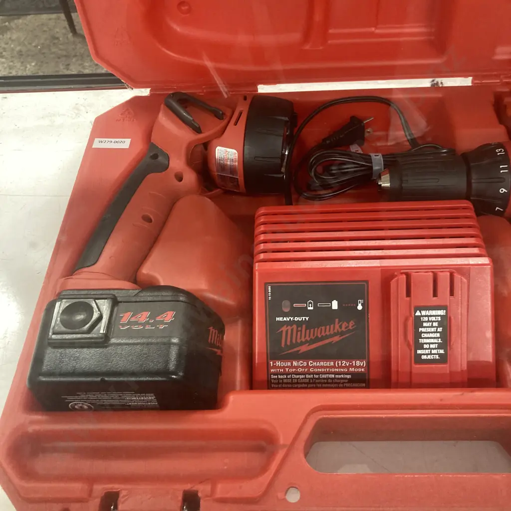 Milwaukee 14.4V 13mm Drill/Driver & Flashlight Kit With Charger, 2 Batteries, Manuals & Case (Needs NZ Plug Adapter) Image 1++