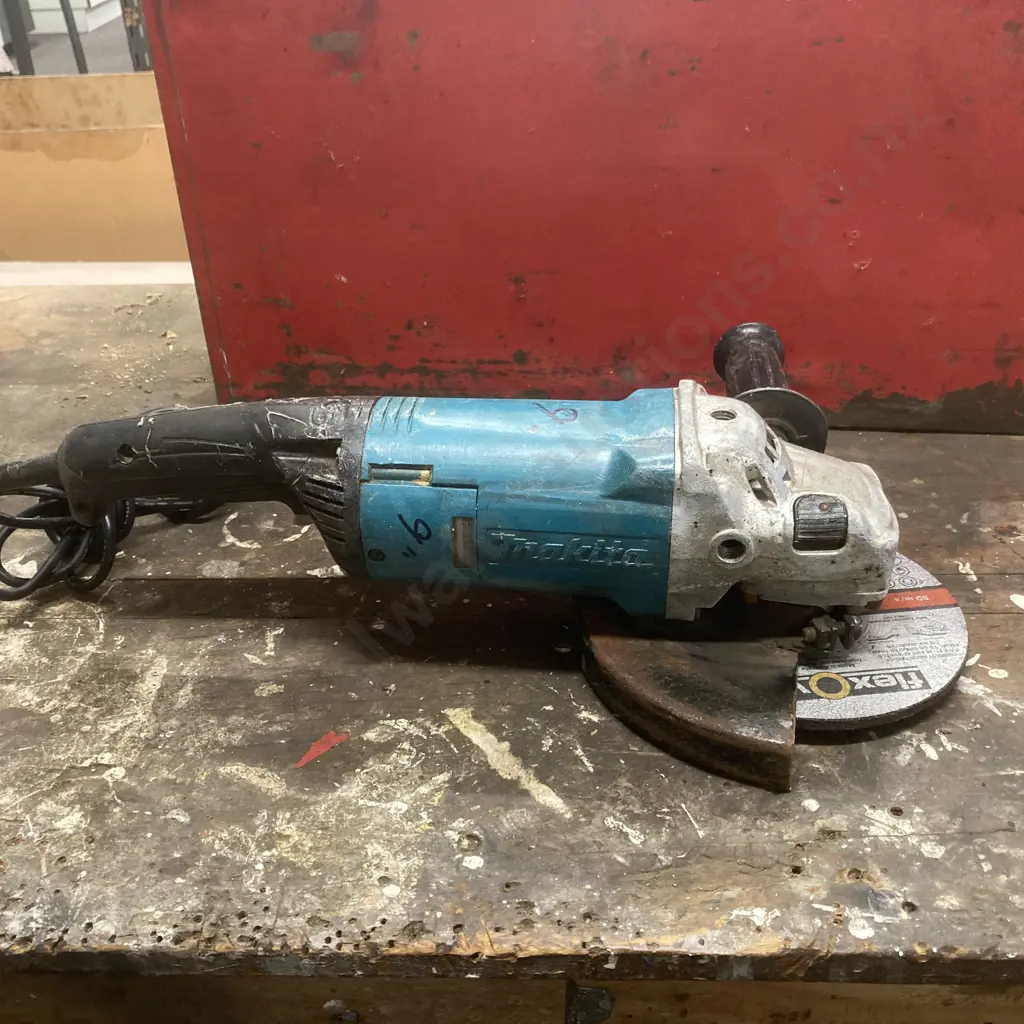 Makita M14 9" Disc Grinder Image 1++