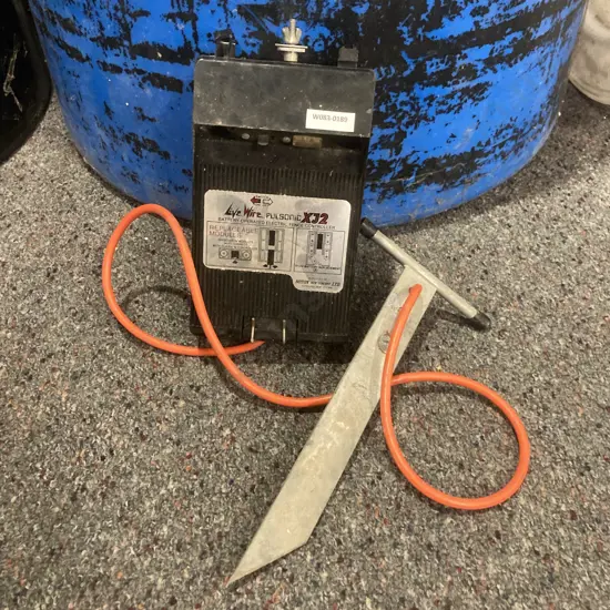 Vintage Live Wire Pulsonic XJ2 Battery Operated Electric Fence Controller