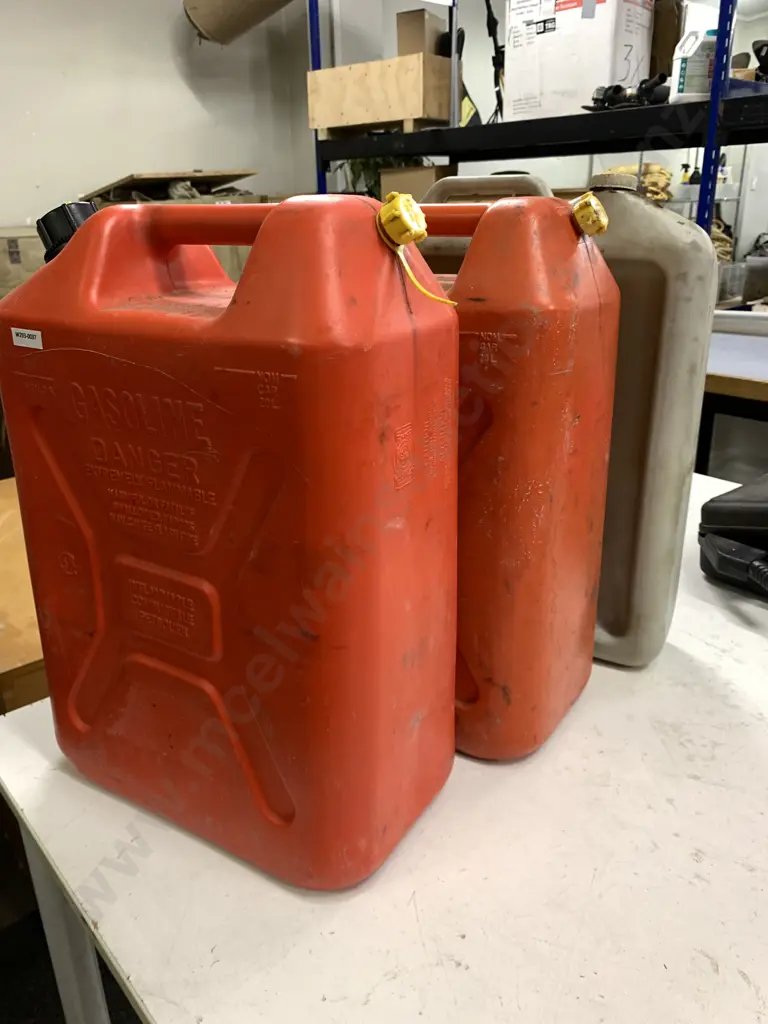 Pair of 20 Litre Red Plastic Fuel Containers & An Oil Change Container Image 1++