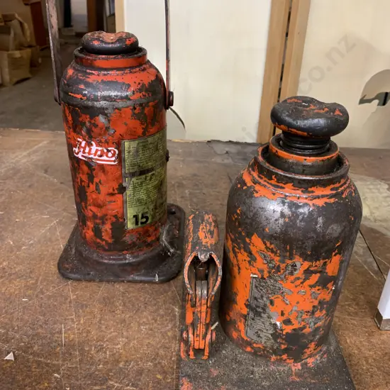 Hino 15 Bottle Jack And a Orange Bottle Jack (No Handles)