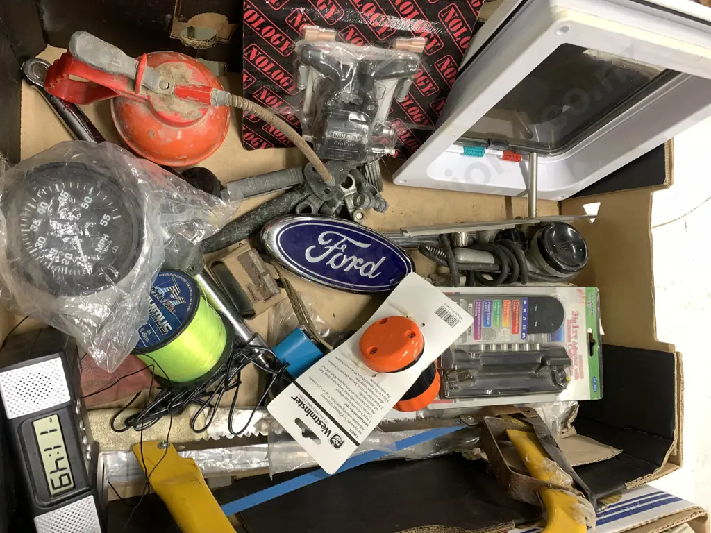 Box Lot Of Car Sundries Etc Image 1++